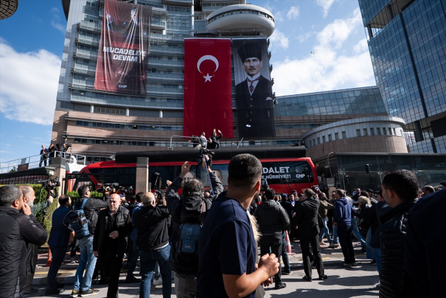 Ankara Valiliği: Emniyete CHP Genel Merkezi'nin boşaltılması için talimat verildi