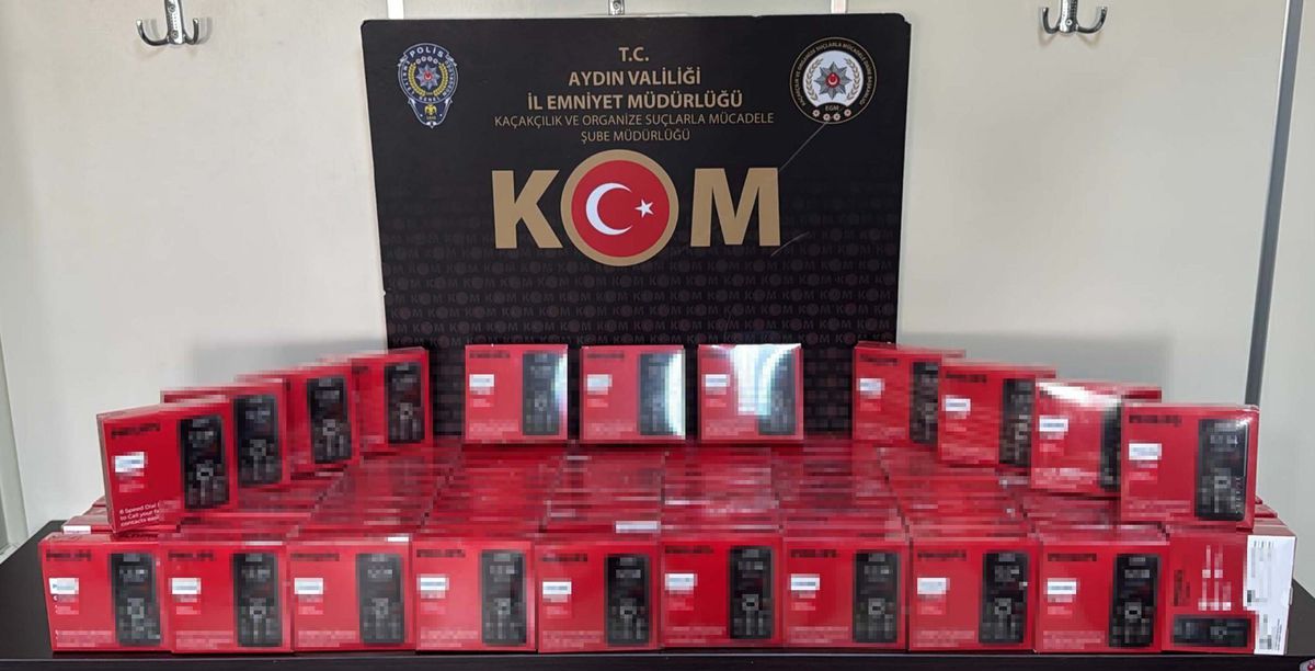 Aydın\'da Kaçak 100 Cep Telefonu Ele Geçirildi