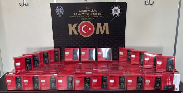 Aydın'da Kaçak 100 Cep Telefonu Ele Geçirildi