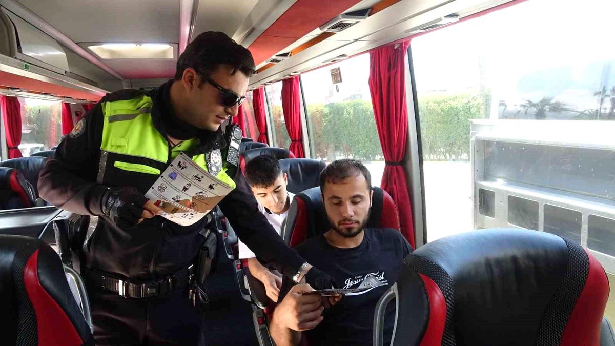 Hatay\'da Emniyet Kemeri Bilgilendirmesi