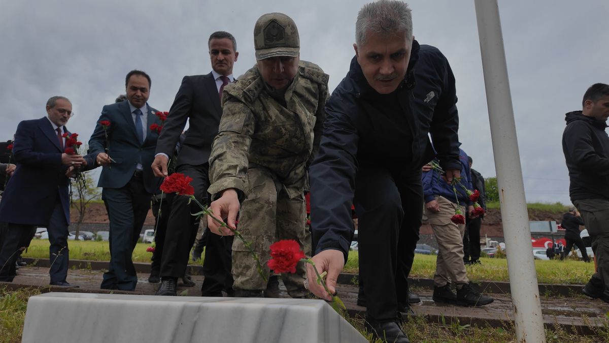 Bingöl\'de 33 Şehit Asker Anıldı