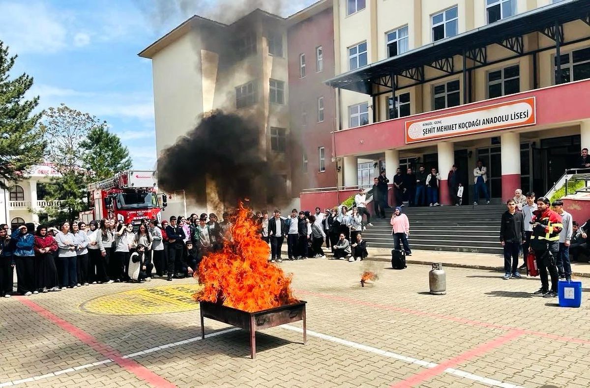 Bingöl\'de 6 bin 100 kişiye yangın ve tahliye eğitimi