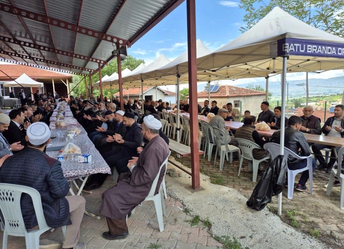 Pazar\'da Yağışlar İçin Şükür Duası