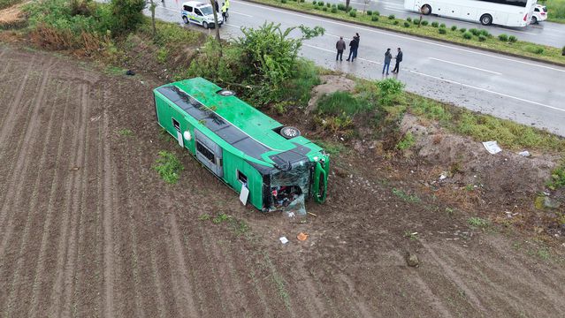 Otobüs Devrildi: 46 Yaralı
