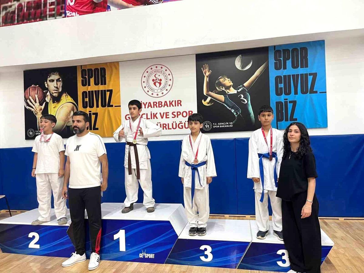 Çermikli Sporcular Diyarbakır\'da Madalyalar Kazandı
