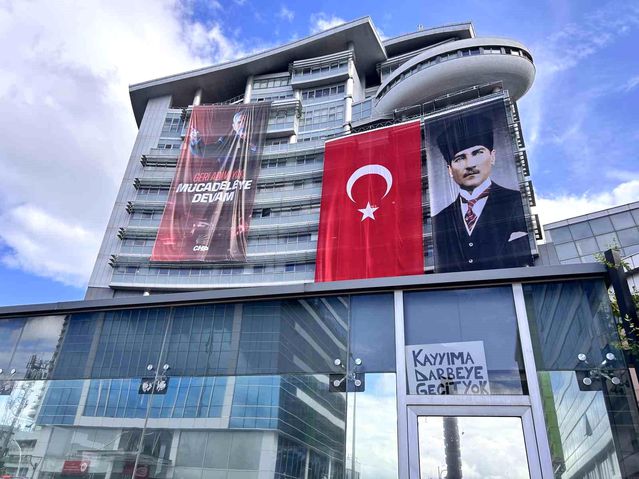 CHP Genel Merkezi'nde Gerginlik