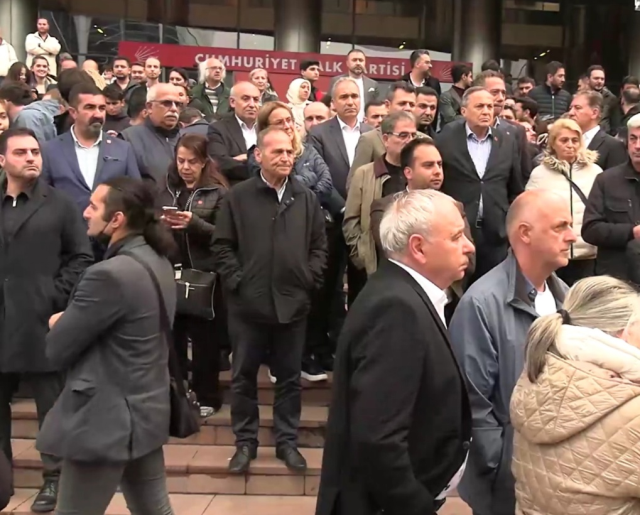 CHP Genel Merkezi'nde tahliye gerginliği! Büyük arbede yaşandı