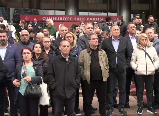 CHP Genel Merkezi'nde tahliye gerginliği! Büyük arbede yaşandı