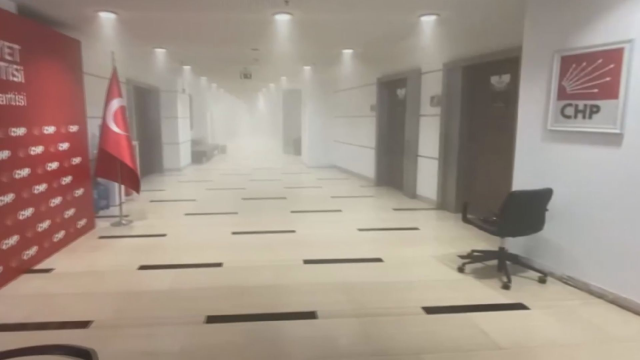 CHP Genel Merkezi'nin içi savaş alanına döndü! Göz gözü görmüyor