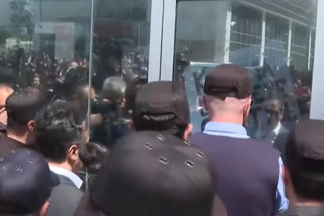 CHP Genel Merkezi'nin tahliyesi için polisler harekete geçti
