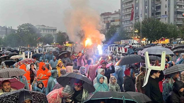 Çorum FK Taraftarları Yağmurda Finali İzledi
