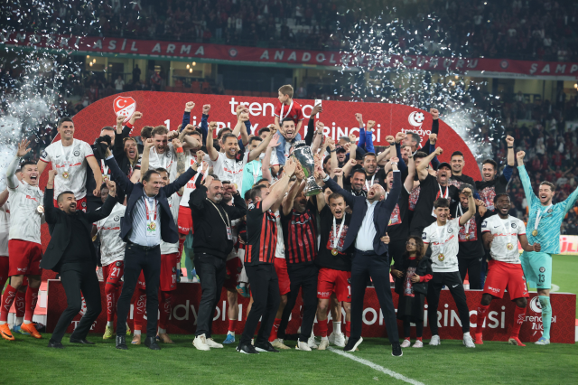 Çorum'da binlerce vatandaş Süper Lig'e çıkmayı kutladı
