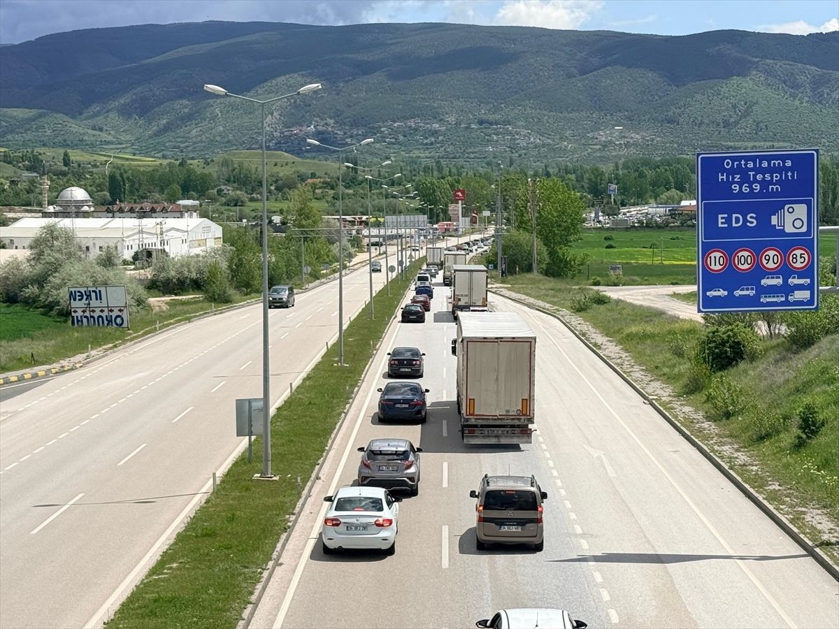 Kurban Bayramı\'nda D-100\'de Trafik Yoğunluğu