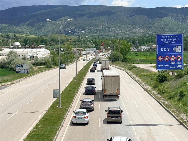 Kurban Bayramı'nda D-100'de Trafik Yoğunluğu