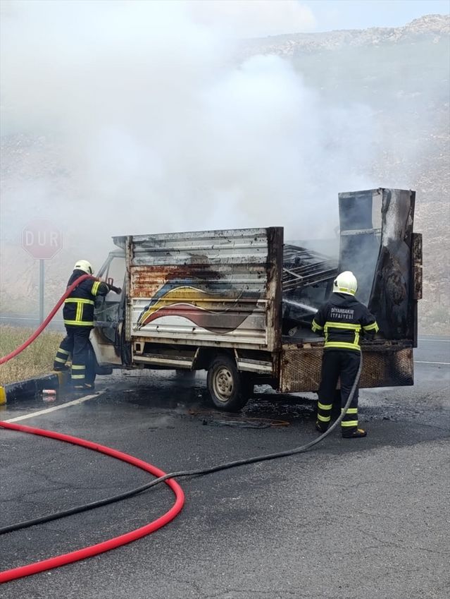 Yangın, Kamyoneti Küle Çevirdi