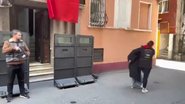 Beyoğlu'nda Cep Telefonu Hırsızlığı: Şüpheli Yakalandı