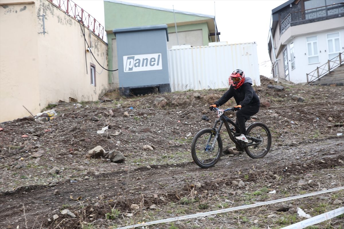 Palandöken\'de Downhill Türkiye Şampiyonası