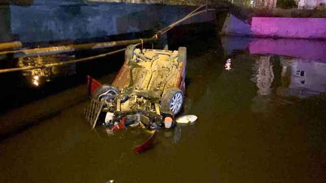 Hatay'da Otomobil Su Kanalına Uçtu