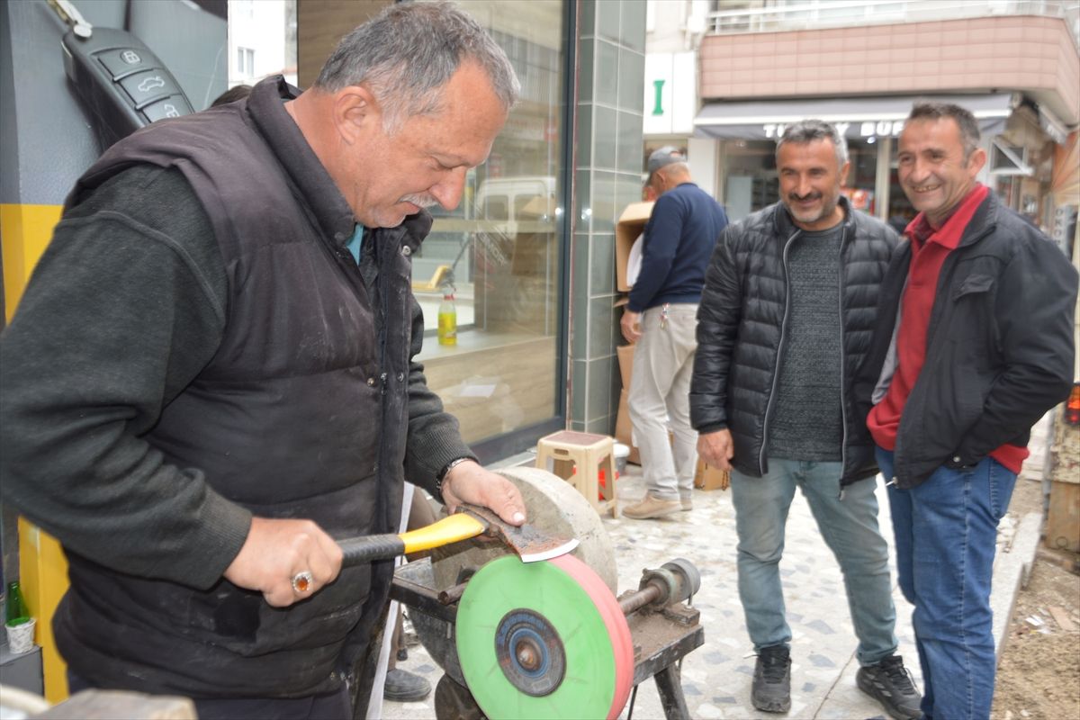 Havza\'da Kurban Bayramı İçin Bıçak Bileme Yoğunluğu