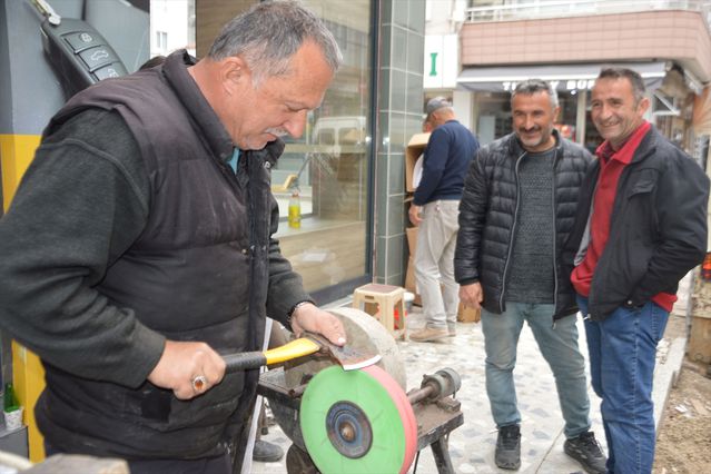 Havza'da Kurban Bayramı İçin Bıçak Bileme Yoğunluğu