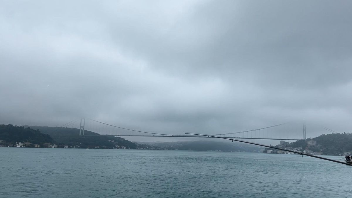 İstanbul\'da Bayramda Sis ve Yağmur
