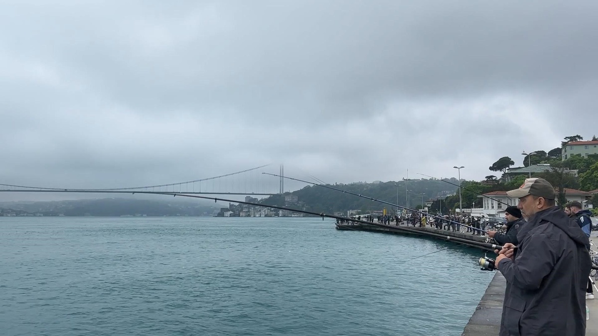 İstanbul\'da Bayramda Sis ve Yağmur