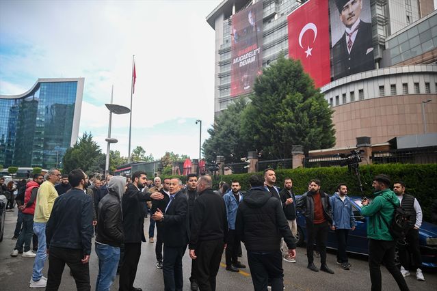 CHP Genel Merkezi'nde Gerginlik