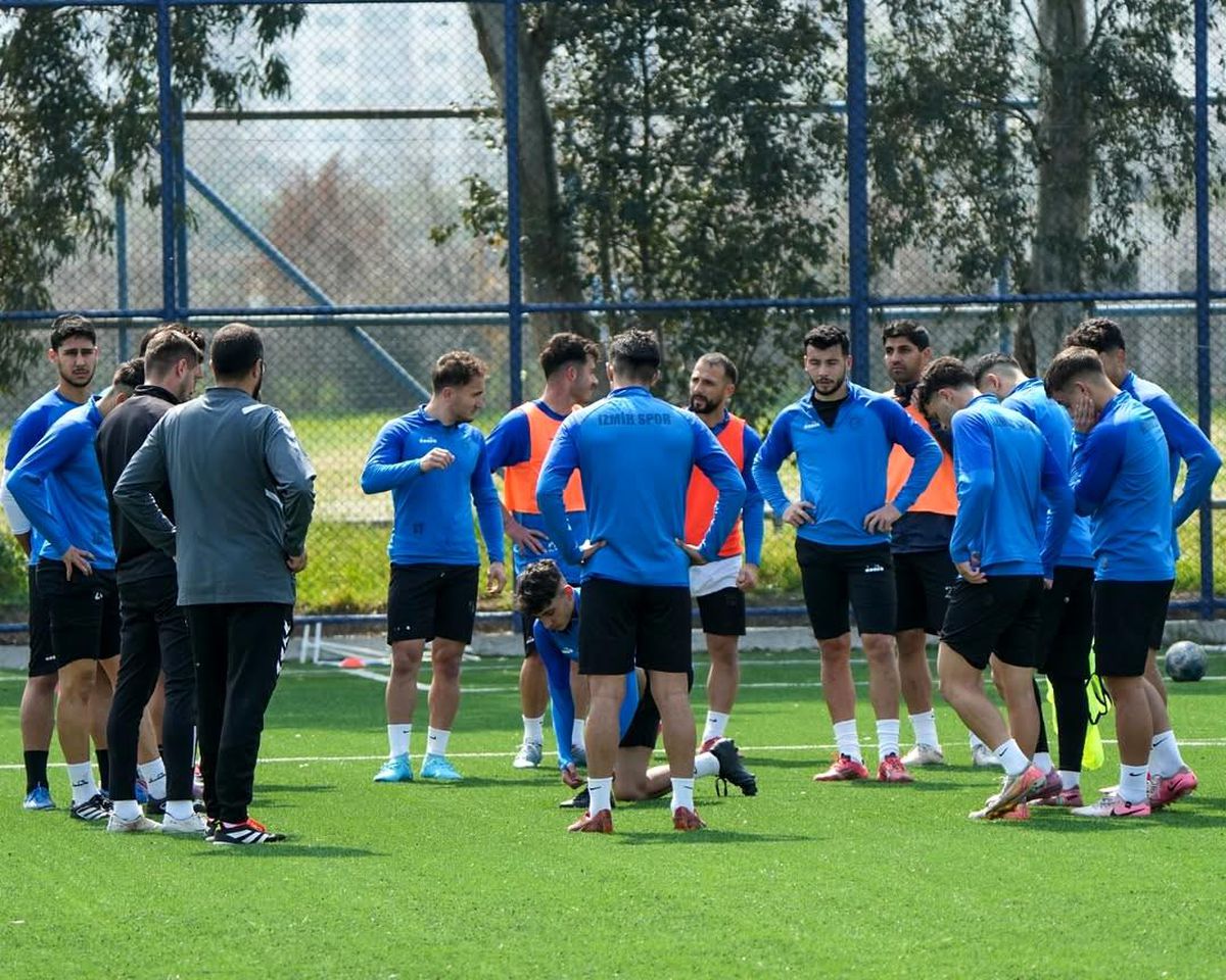 İzmirspor BAL\'a Veda Etti