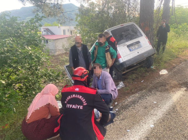 Kahramanmaraş’ta hafif ticari araç ağaca çarptı: 1’i ağır 4 yaralı