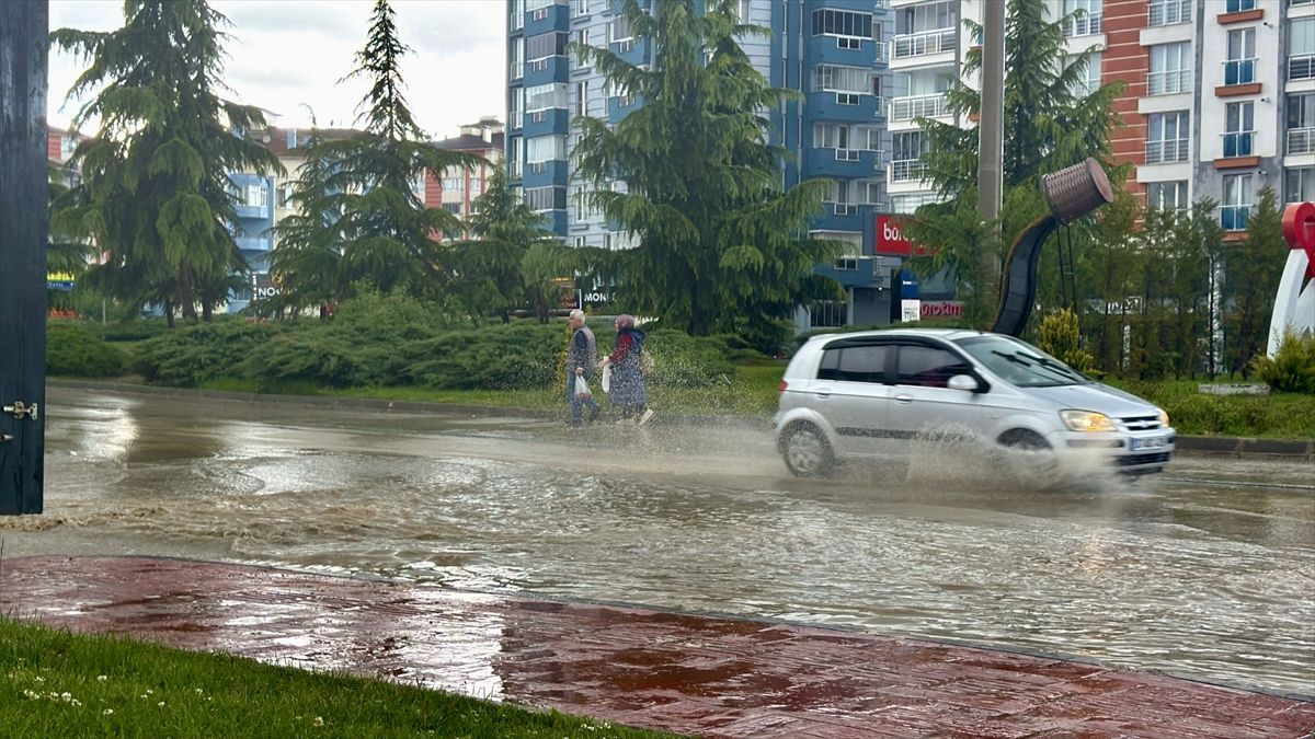 Kastamonu\'da Sağanak Yağış Etkili Oldu