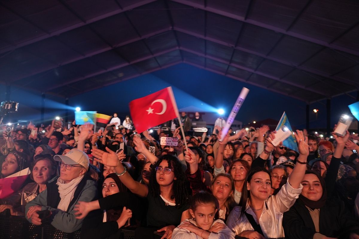Dimash Qudaibergen İstanbul\'da Konser Verdi