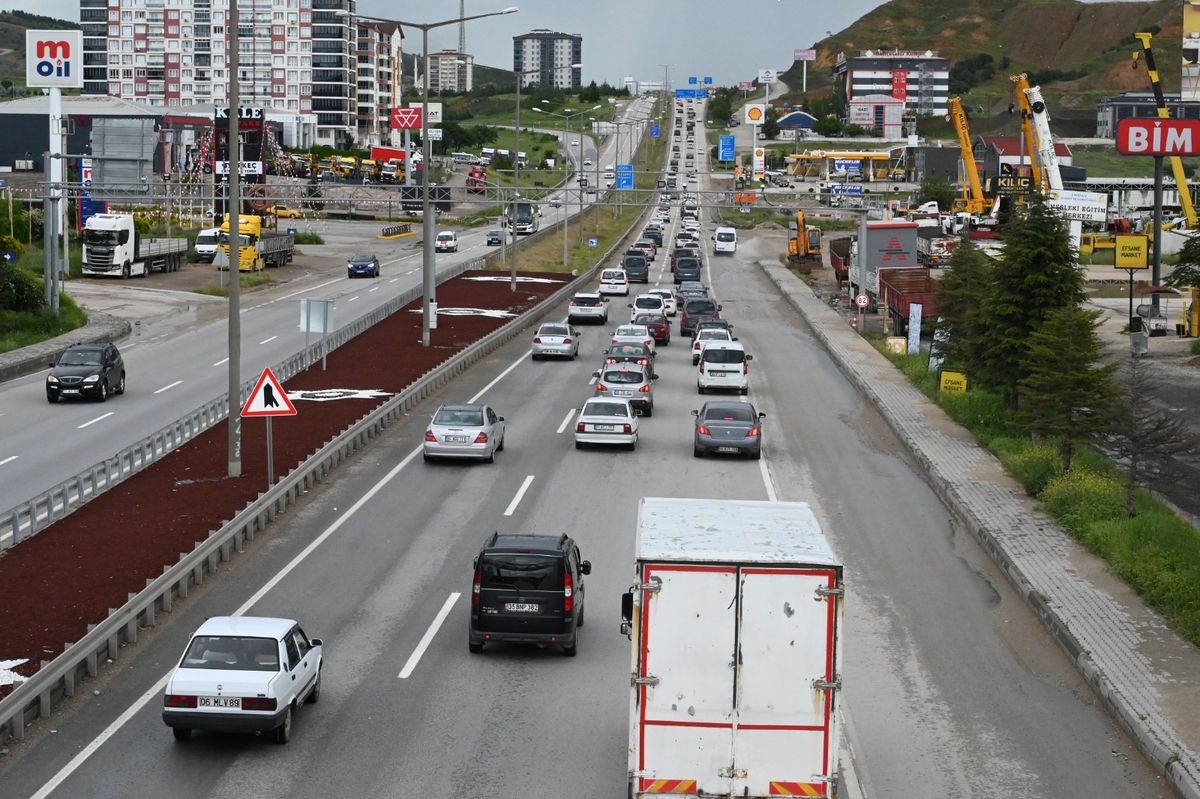 Kırıkkale\'de Bayram Trafiği Yoğun