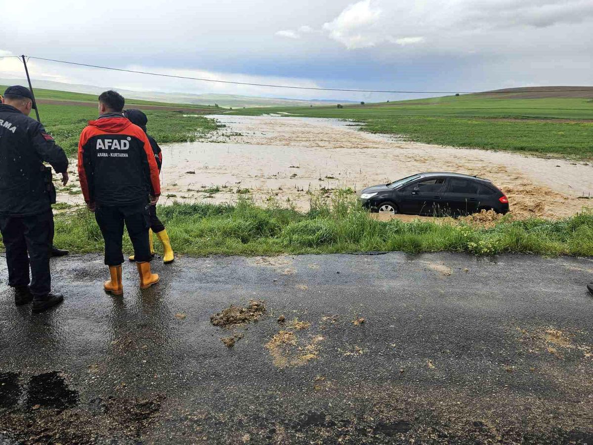 Kırşehir\'de Sel Baskınları: Köylerde Su Birikintileri