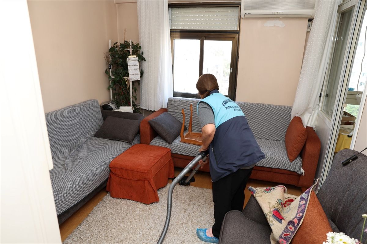 Akdeniz Belediyesi\'nden şehit ailelerine bayram temizliği