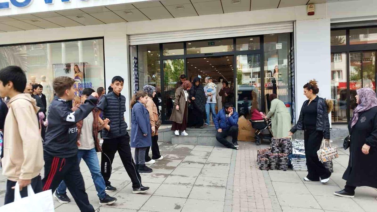 Muş\'ta Kurban Bayramı Alışverişi Yoğunlaştı
