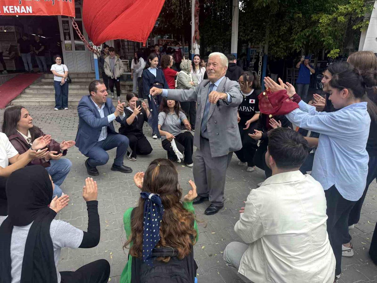 Beylikdüzü\'nde Balık Yeme Yarışması