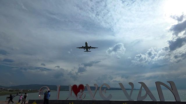 Van'daki Olumsuz Hava, Uçuşları Etkiledi