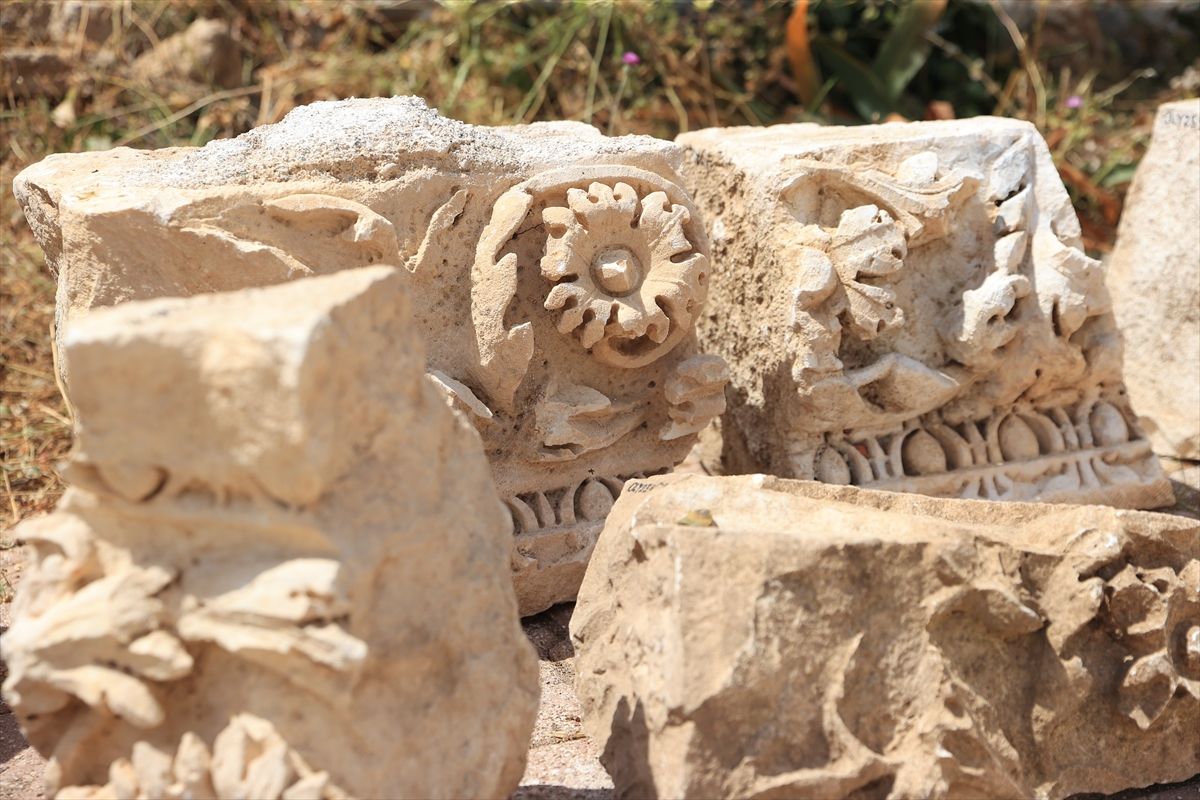 Olympos\'ta anıtsal mezar ve içerisinde aristokrat bir kadına ait lahit bulundu