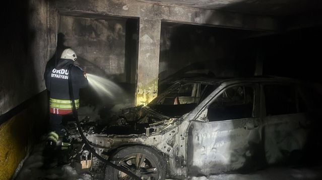 Ordu'da Otoparkta Yangın: 3 Araç Hasar Gördü