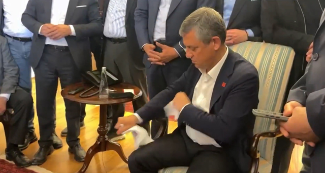 Özgür Özel, CHP Genel Merkezi'nden ayrıldı: Geri gelmek üzere çıkıyorum