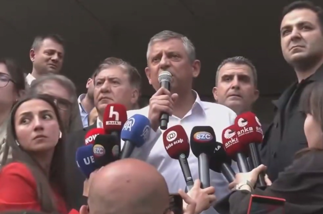&Ouml;zg&uuml;r &Ouml;zel, CHP Genel Merkezi'nden ayrılıyor: Geri gelmek &uuml;zere &ccedil;ıkıyorum