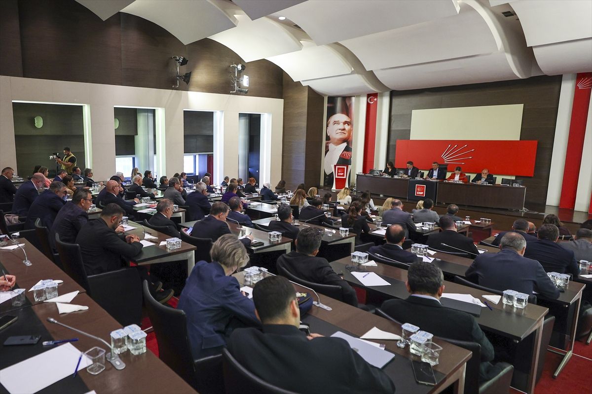 Özgür Özel, PM Üyeleriyle Toplantı Yaptı