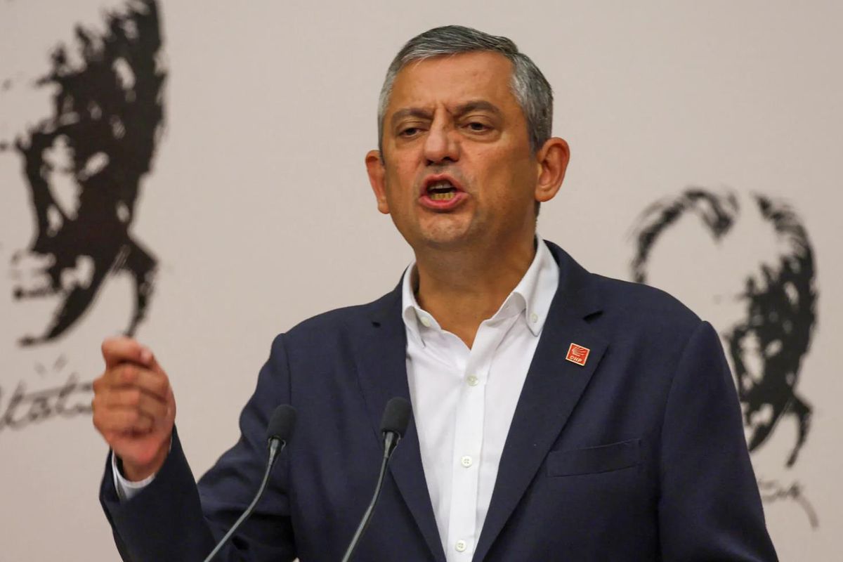 Özgür Özel\'den vekillerin "Yeni parti kuralım" teklifine sert yanıt
