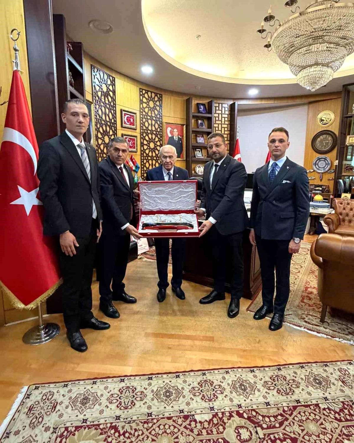 MHP Heyeti Bahçeli\'yi Ziyaret Etti
