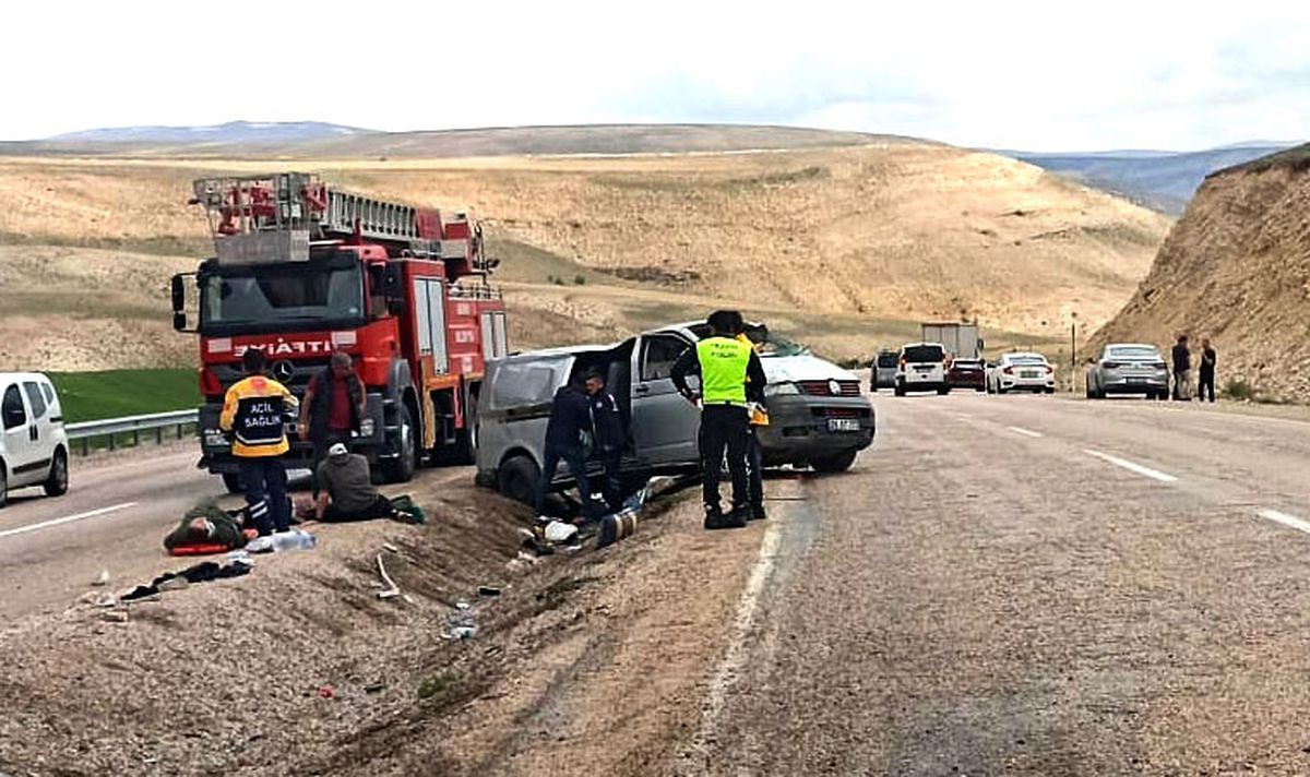 Sivas\'ta Minibüs Devrildi: 1 Ölü, 8 Yaralı