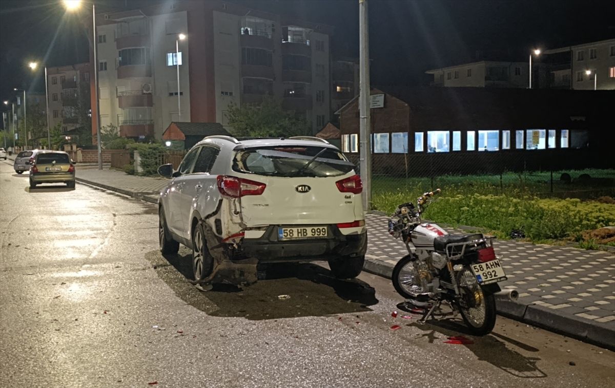 Şarkışla\'da Motosiklet Kazası: Bir Ölü, Bir Yaralı