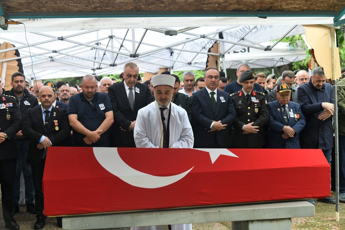 Kıbrıs Gazisi Zeki Demirkol\'un Cenazesi