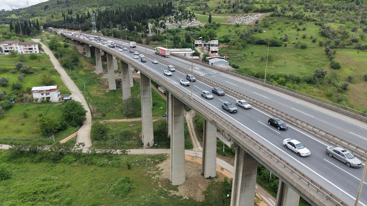 TEM Otoyolu\'nda Trafik Yoğunluğu Devam Ediyor