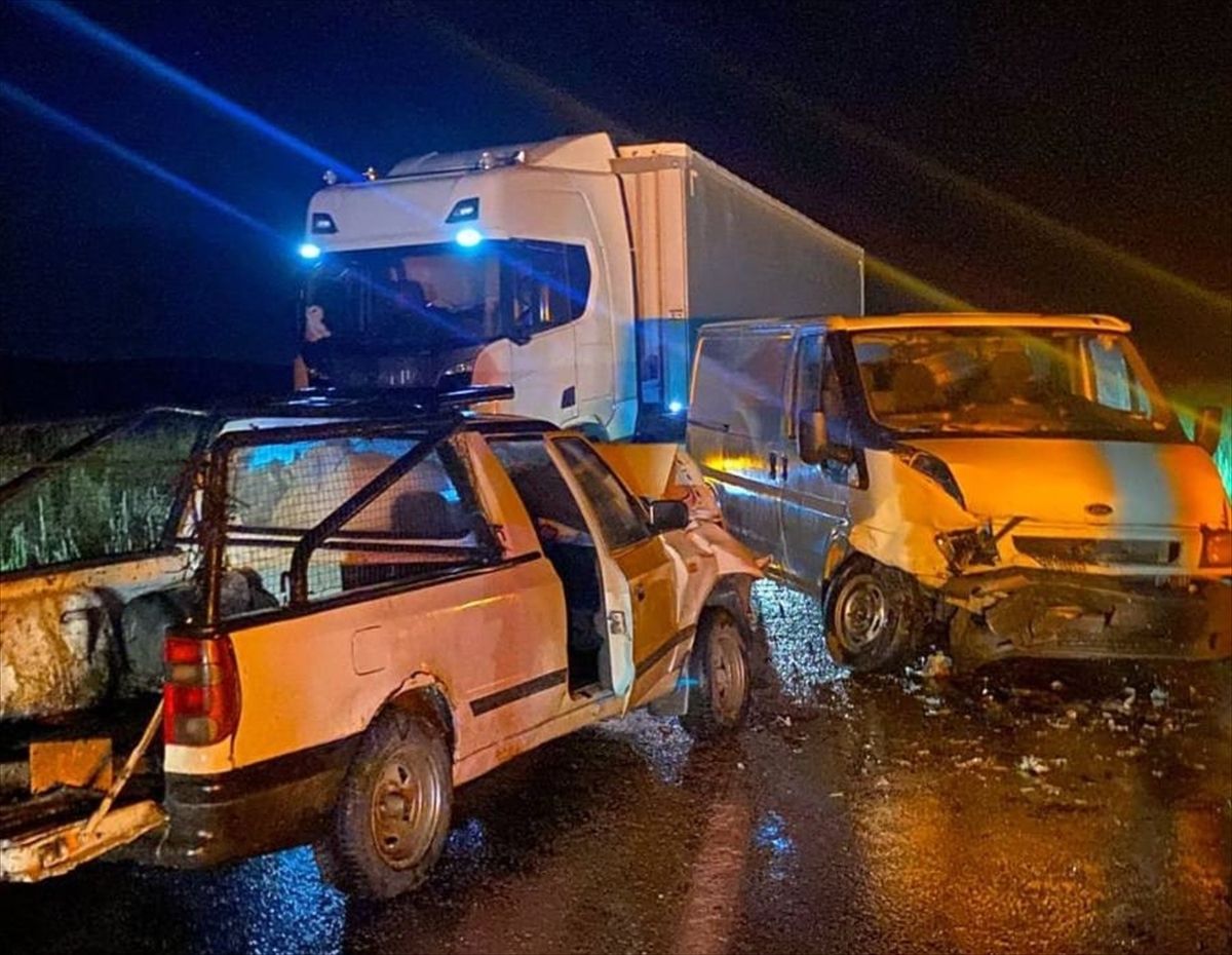 Yozgat\'ta Minibüs ve Pikap Çarpıştı: 1 Ölü, 2 Yaralı