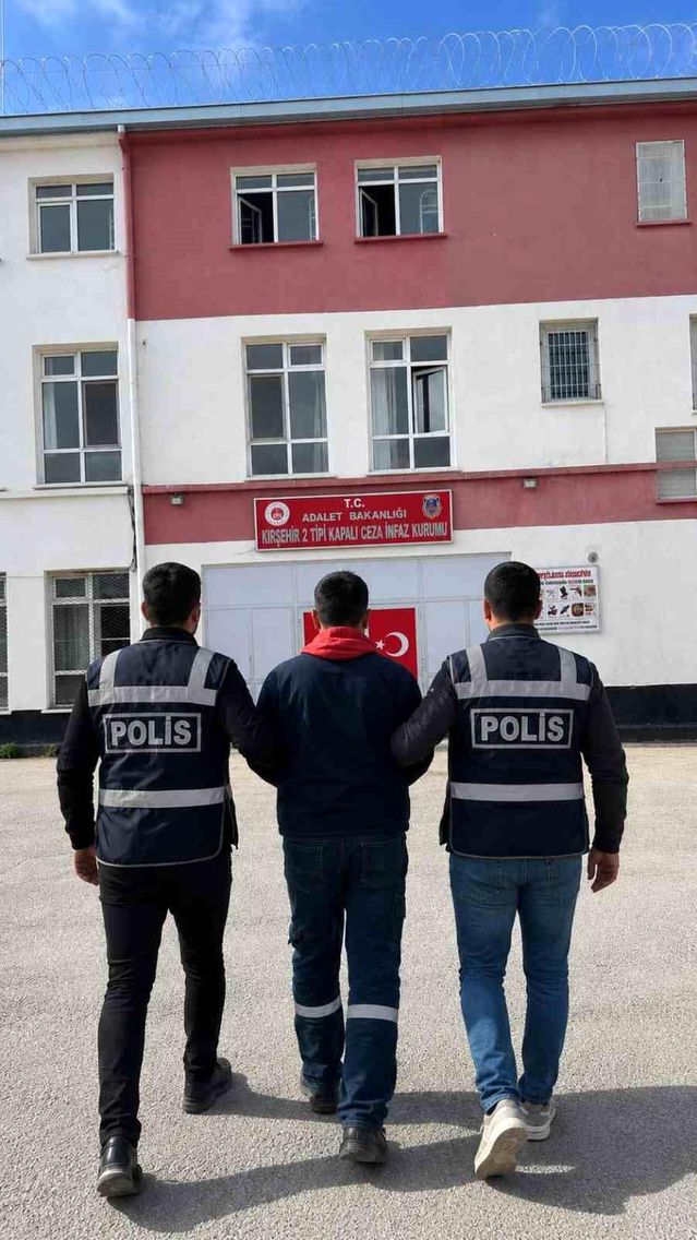 Kırşehir'de 10 Dosyadan Aranan Şahıs Yakalandı